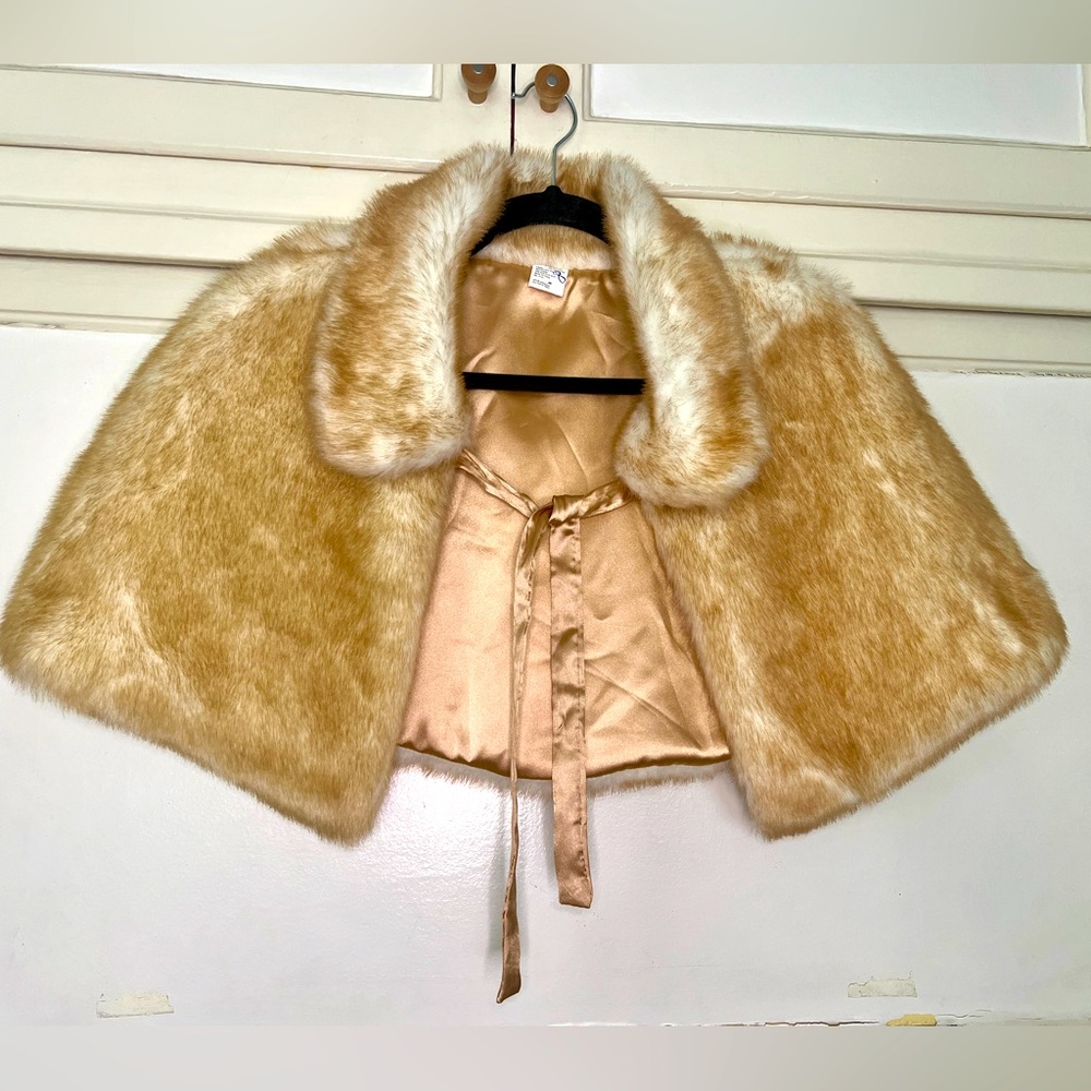 Faux Fur Crème & Gold Shrug